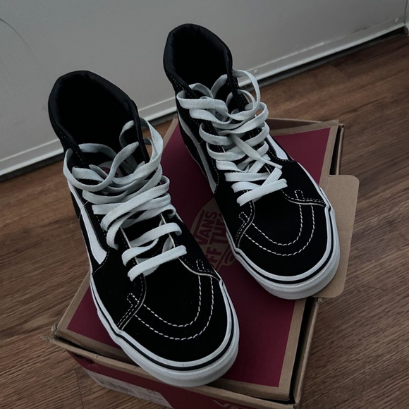 Vans - Picture 4 of 5